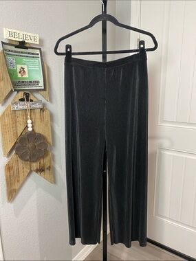 Ro & De Black Straight-Leg Velvet Pants